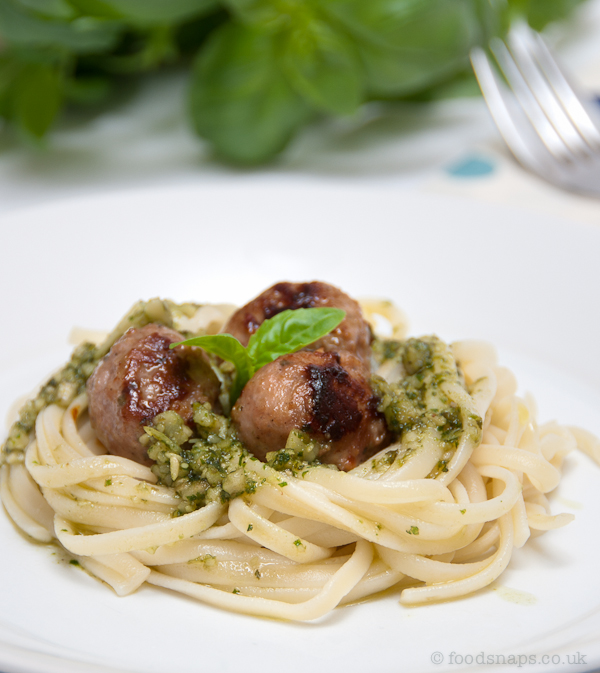 Pesto linguine with veal meatballs